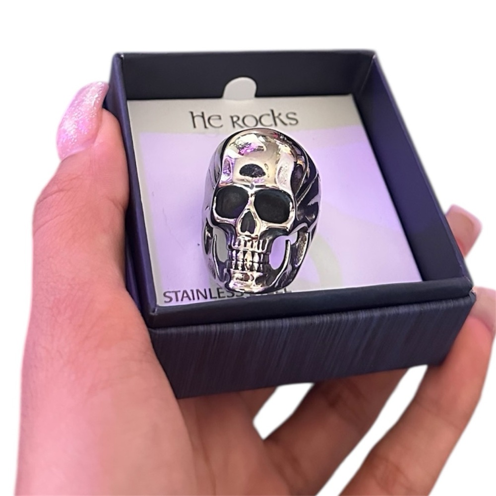 Rocks Metallic Skull Ring